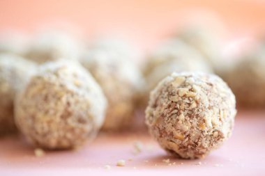 Sütlü çikolata şekeri. El yapımı tatlılık. 