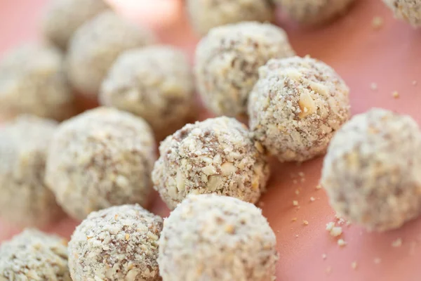 Sütlü çikolata şekeri. El yapımı tatlılık. 