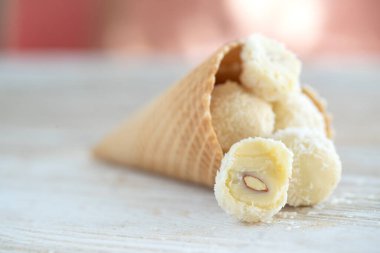 Sütlü çikolata şekeri. El yapımı tatlılık. 