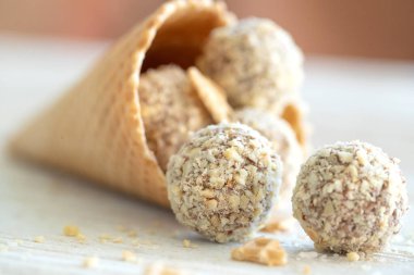 Sütlü çikolata şekeri. El yapımı tatlılık. 