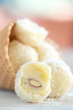 Sütlü çikolata şekeri. El yapımı tatlılık. 