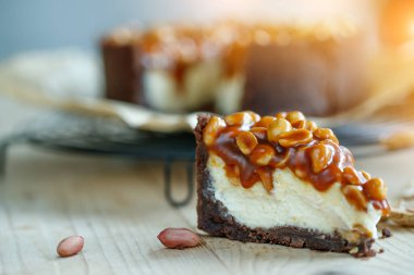 Peynirli kek. Cevizli yumuşak süzme peynirli kek.. 