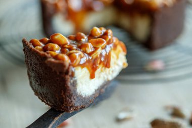 Peynirli kek. Cevizli yumuşak süzme peynirli kek.. 