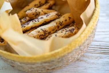 Ekmek çubukları. Uzun çubuklar şeklinde ekmek ürünü. Çorba için ürün..