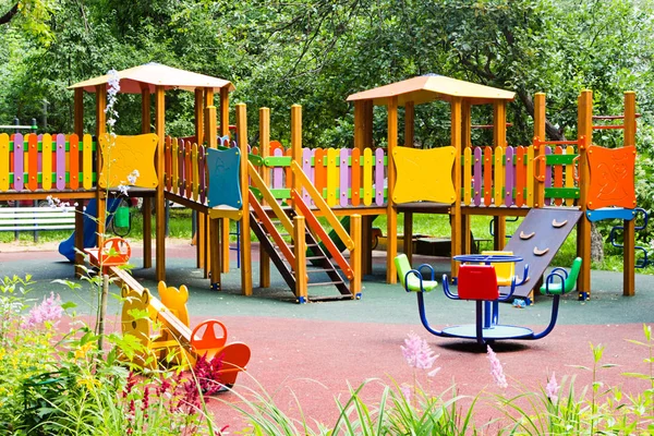 Παιδική Χαρά Του Έρημα Childern Στο City Park Καλοκαίρι — Φωτογραφία Αρχείου