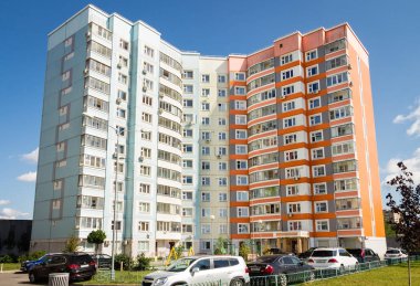 Moskova, Rusya - 17 Ağustos 2018: Modern yüksek katlı apartmanda Moskova şehir.