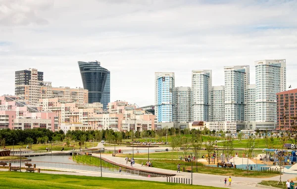 Moscow Russia August 2018 Apartment Buildings Newly Created Park — Stock Photo, Image