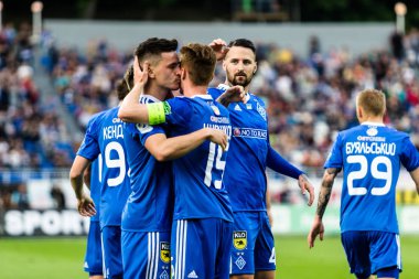 Kiev, Ukrayna - 19 Mayıs 2018 oyuncular Dinamo gol gol kutluyor. Ukrayna Premier Ligi maç Dinamo Kiev Shakhtar Donetsk Dinamo Kiev Stadyumu'nda.
