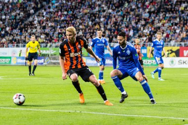 Kiev, Ukrayna - 19 Mayıs, 2018 Viktor Kovalenko topu kontrol eder. Ukrayna Premier Ligi maç Dinamo Kiev Shakhtar Donetsk Dinamo Kiev Stadyumu'nda.