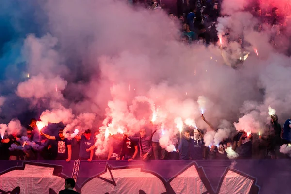 Kiev Ucraina Maggio 2018 Fan Tribunale Dello Stadio Con Volantini — Foto Stock