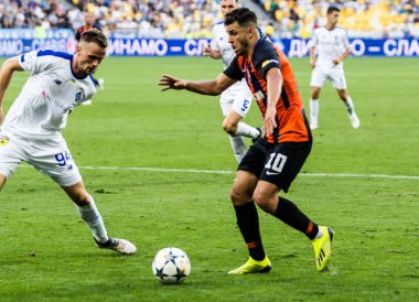 Kiev, Ukrayna - 03 Ağustos 2018 Moraes topu kontrol eder. Ukrayna Premier Ligi maç Dinamo Kiev Shakhtar Donetsk Dinamo Kiev Stadyumu'nda.