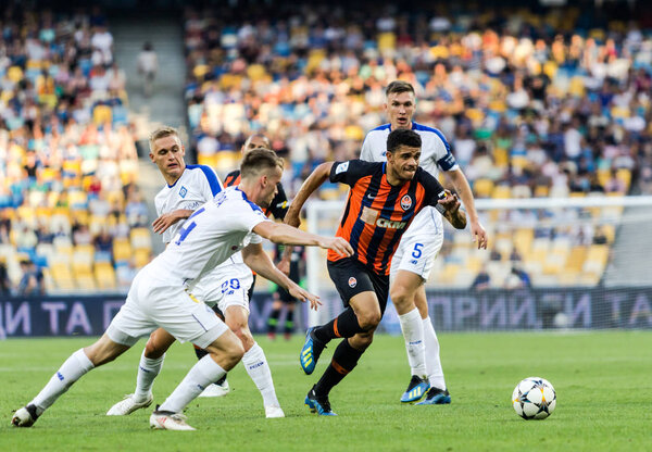 Киев, Украина - 03 августа 2018 года мяч контролирует Тейсон. Матч Премьер-лиги Украины "Динамо" Киев Шахтер Донецк на стадионе "Динамо Киев"
.