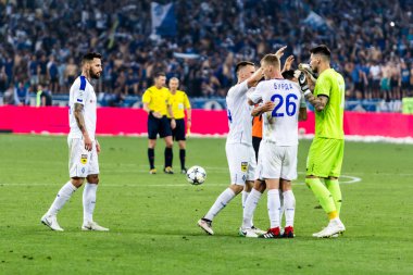 Kiev, Ukrayna - 03 Ağustos 2018 oyuncular Dinamo Kiev maçı kazandıktan sonra kutluyor. Ukrayna Premier Ligi maç Dinamo Kiev Shakhtar Donetsk Dinamo Kiev Stadyumu'nda.