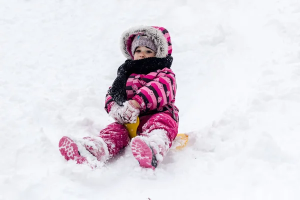 Petite Fille Amuser Extérieur Heure Hiver — Photo