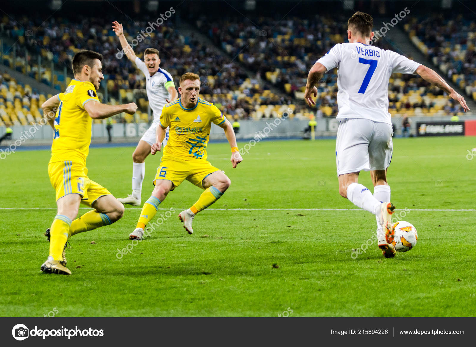 キエフ ウクライナ Uefa 欧州リーグ中のアクションで 18 日選手一致ウクライナ キエフの Nsc オリンピック スタジアムでディナモ ストックエディトリアル用写真 C Alex Ishchenko キエフ ウクライナ Uefa 欧州リーグ中のアクションで 18 日選手一致ウクライナ キエフの Nsc オリンピック スタジアムでディナモ ストックエディトリアル用写真 C Alex Ishchenko
