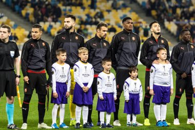 Kiev, Ukrayna 8 Kasım 2018: Dinamo Kiev Kiev, Ukrayna Milli Güvenlik Olimpiyat Stadyumu'nda karşı Stade Rennais oyuncular başlamadan önce Uefa Avrupa Ligi Maç.