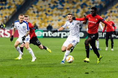 Kiev, Ukrayna 8 Kasım 2018: Oyuncular eylem sırasında Uefa Avrupa Ligi maç Dinamo Kiev Stade Rennais Kiev, Ukrayna Milli Güvenlik Olimpiyat Stadyumu'nda.
