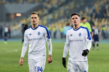 Kiev, Ukrayna - 22 Şubat 2019: Benjamin Verbic ve Olympiakos Fc Kiev, Ukrayna Milli güvenlik Olimpiyat Stadyumu'nda karşı Uefa Avrupa Ligi maçında Dinamo Kiev Tomasz Kedziora.