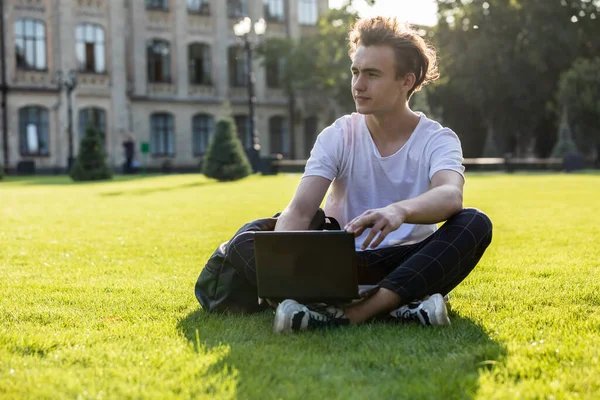 Student Learning University Campus Sitting Front Main Building — Stock Photo, Image