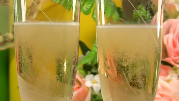 Kadeh Şampanya Düğün Yakın Çekim Ile — Stok video