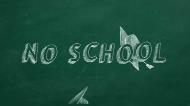 Yeşil tebeşir tahtası üzerinde el çizimi ve animasyonlu metin 