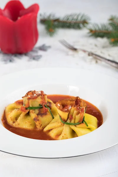 Pastas Horno Fagottini Rellenas Queso Ricotta Apretadas Con Cebollino Fresco —  Fotos de Stock