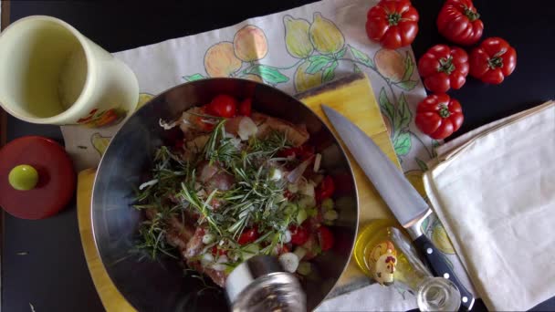 Mujer Mezclando Bol Los Ingredientes Necesarios Para Marinar Las Costillas — Vídeos de Stock