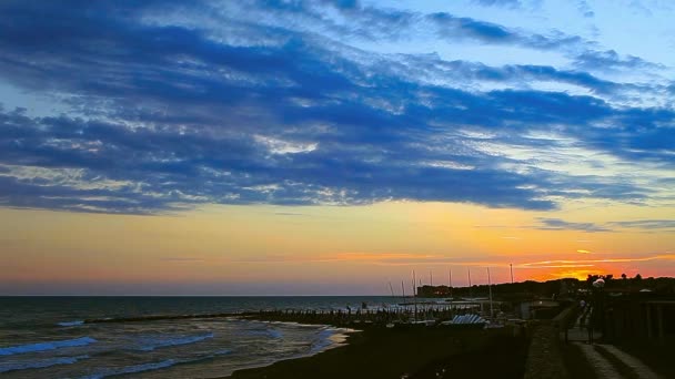 Playa Atardecer Con Colores Dramáticos Marina San Nicola Lazio Italia — Vídeo de stock