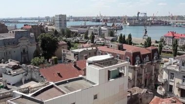 Eski şehir, Constanta arkasında, ticari liman ile modern binalar ve eski bir karışım. Üçüncü büyük kenti Romanya, Constanta şimdi onun arkeolojik hazineler için keşfetmeye değer önemli bir kültürel ve ekonomik, merkezidir.