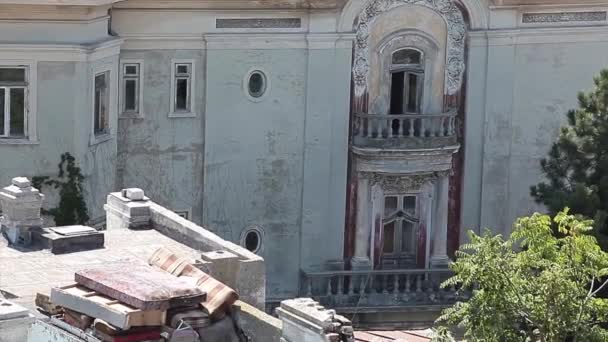 Edificios Abandonados Estado Avanzado Decadencia Ocupados Ilegalmente — Vídeo de stock