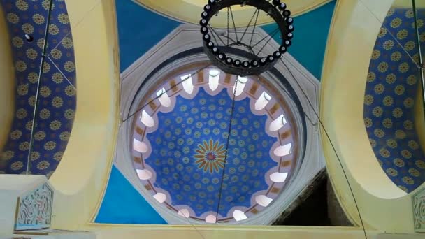 罗马尼亚康斯坦察的卡罗尔一世清真寺冲天炉内部 — 图库视频影像