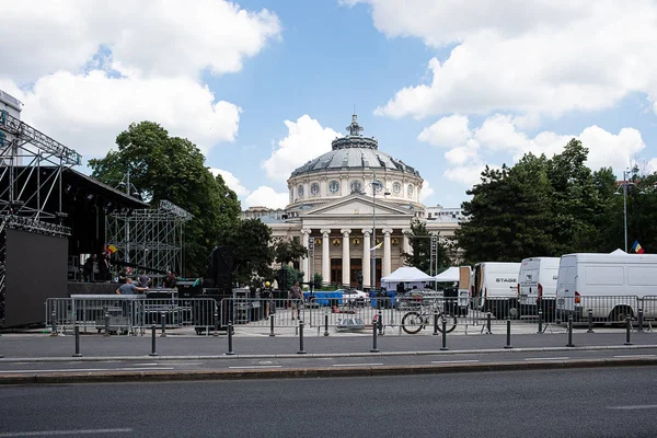 Vorbereitungen für internationales Sommerzauber-Festival in Bukarest — Stockfoto