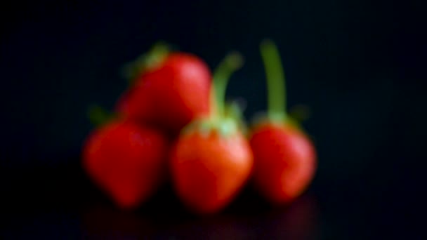 Ώριμα κόκκινο φράουλα — Αρχείο Βίντεο