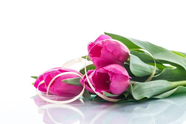 Strauß Rosa Tulpen Auf Weißem Hintergrund — Stockfoto