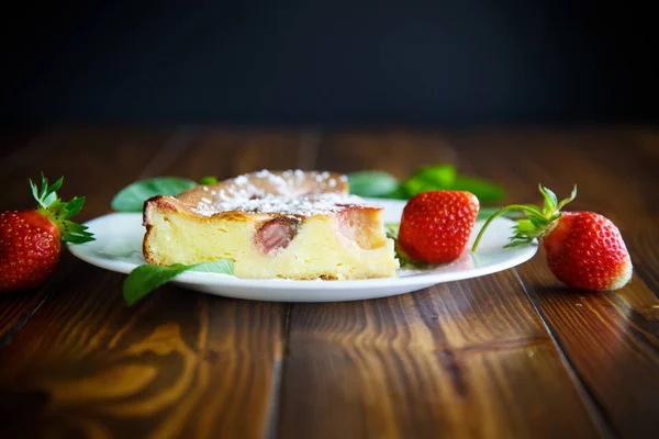 Cottage Cheese Sweet Casserole Strawberries Wooden Table — Stock Photo, Image