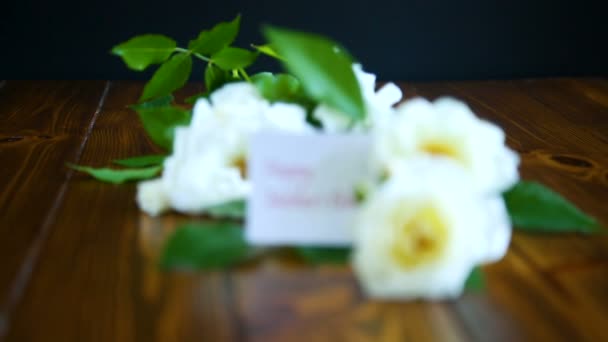 Hermosas Rosas Blancas Flor Sobre Fondo Negro — Vídeos de Stock