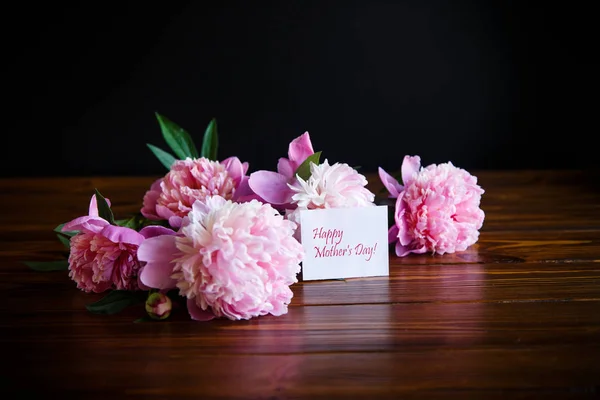 Boeket Van Pioenrozen Van Bloeiende Een Houten Tafel — Stockfoto