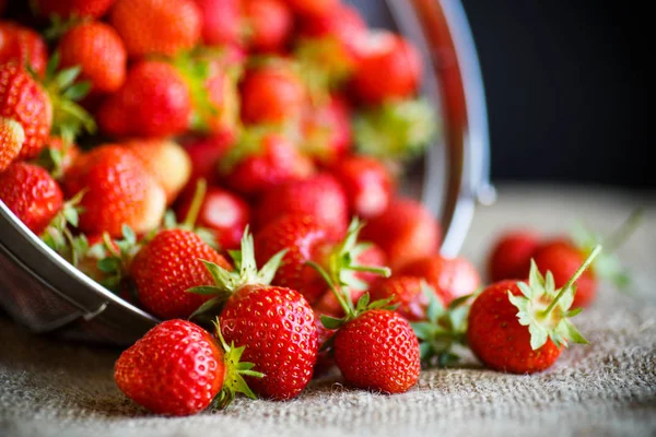 Ripe Red Strawberry Table Burlap — Stock Photo, Image