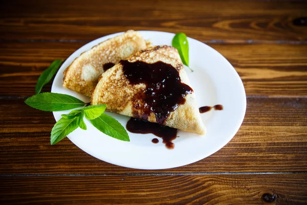 Gebakken pannenkoeken dunne — Stockfoto