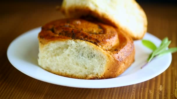 Sweet buns with poppy seeds — Stock Video