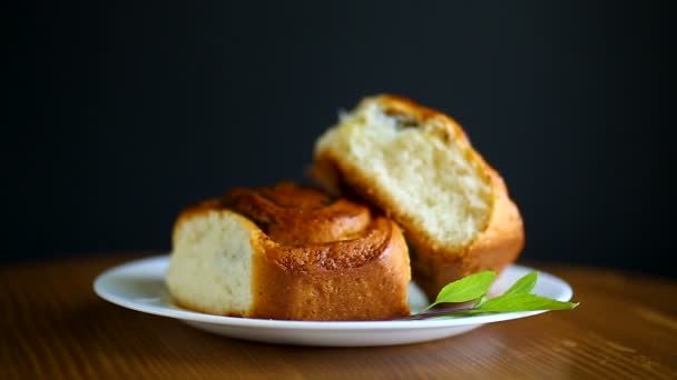 Söta bullar med vallmofrön — Stockvideo