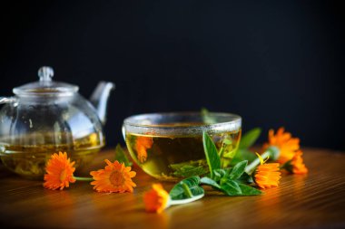 calendula ile taze sıcak çay