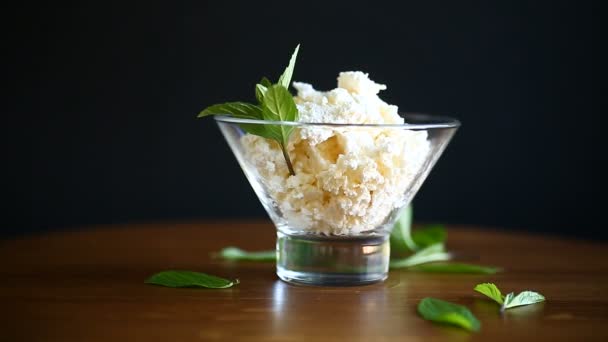 Ricotta fresca fatta in casa con miele — Video Stock