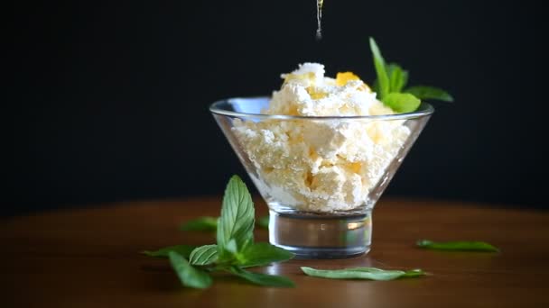 Fresh homemade cottage cheese with honey — Stock Video