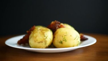 haşlanmış patates genç ile kızarmış domuz pastırması