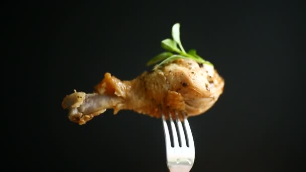 Roast chicken leg — Stock Video