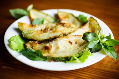 kızarmış kabak dereotu ile terbiyeli