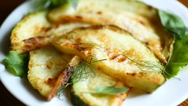 Fried zucchini seasoned with dill — Stock Video