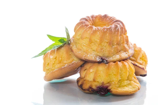 Beyaz Arka Plan Üzerinde Izole Pudra Şekeri Tatlı Çörek Lor — Stok fotoğraf
