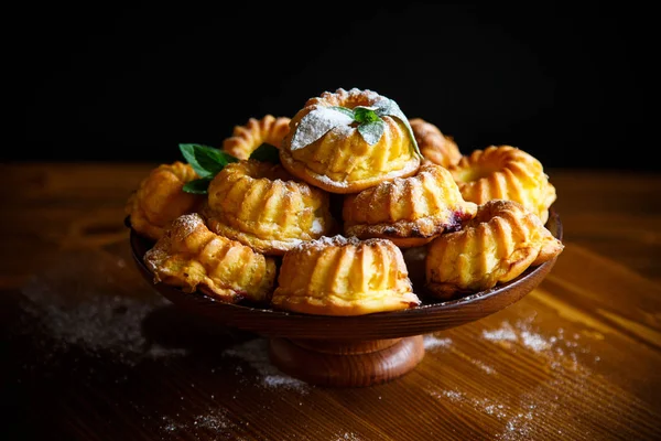 Sweet Muffin Curd Sugar Powder Table — Stock Photo, Image